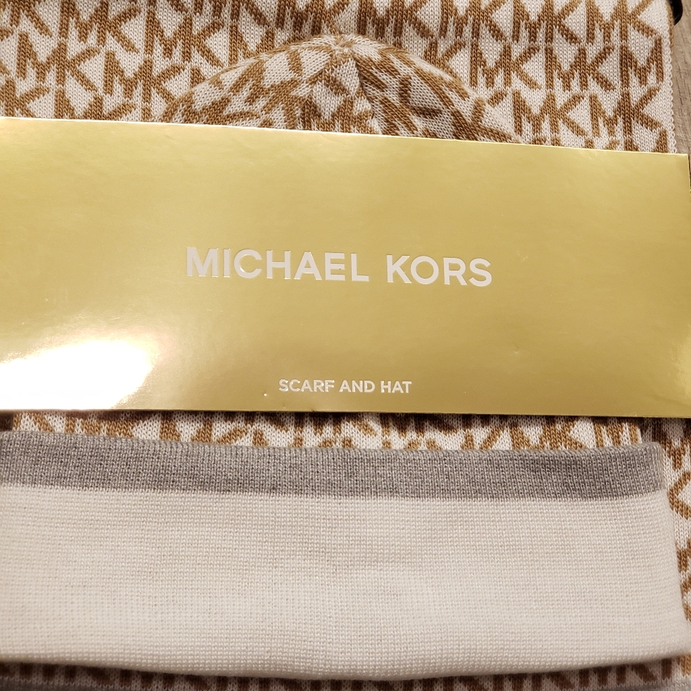 🆕️ Michael Kors Logo Scarf & Hat Gift 🎁 Set - Picture 9 of 13
